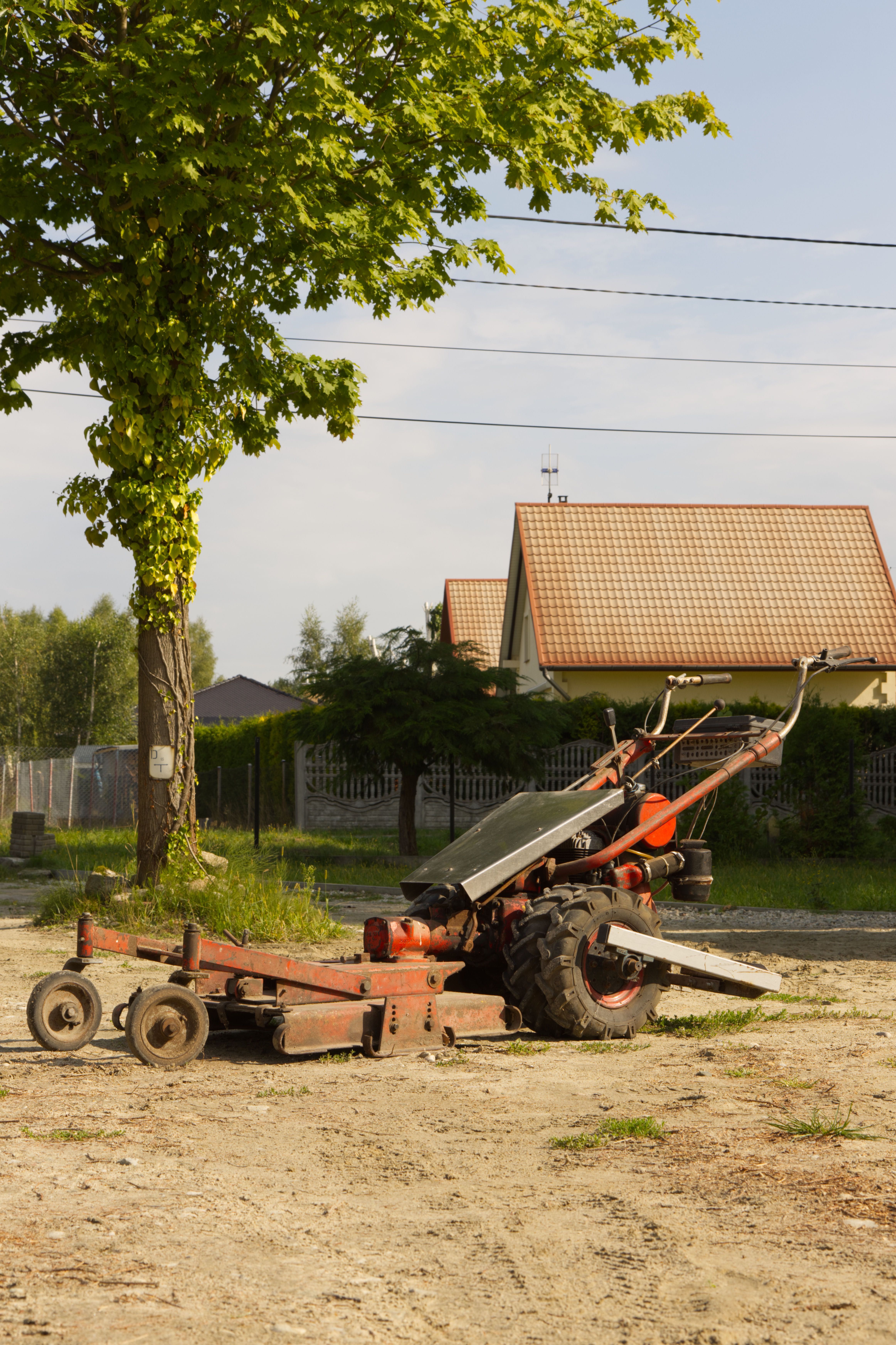 MF70 traktorek, przyczepa, plug, rydwan