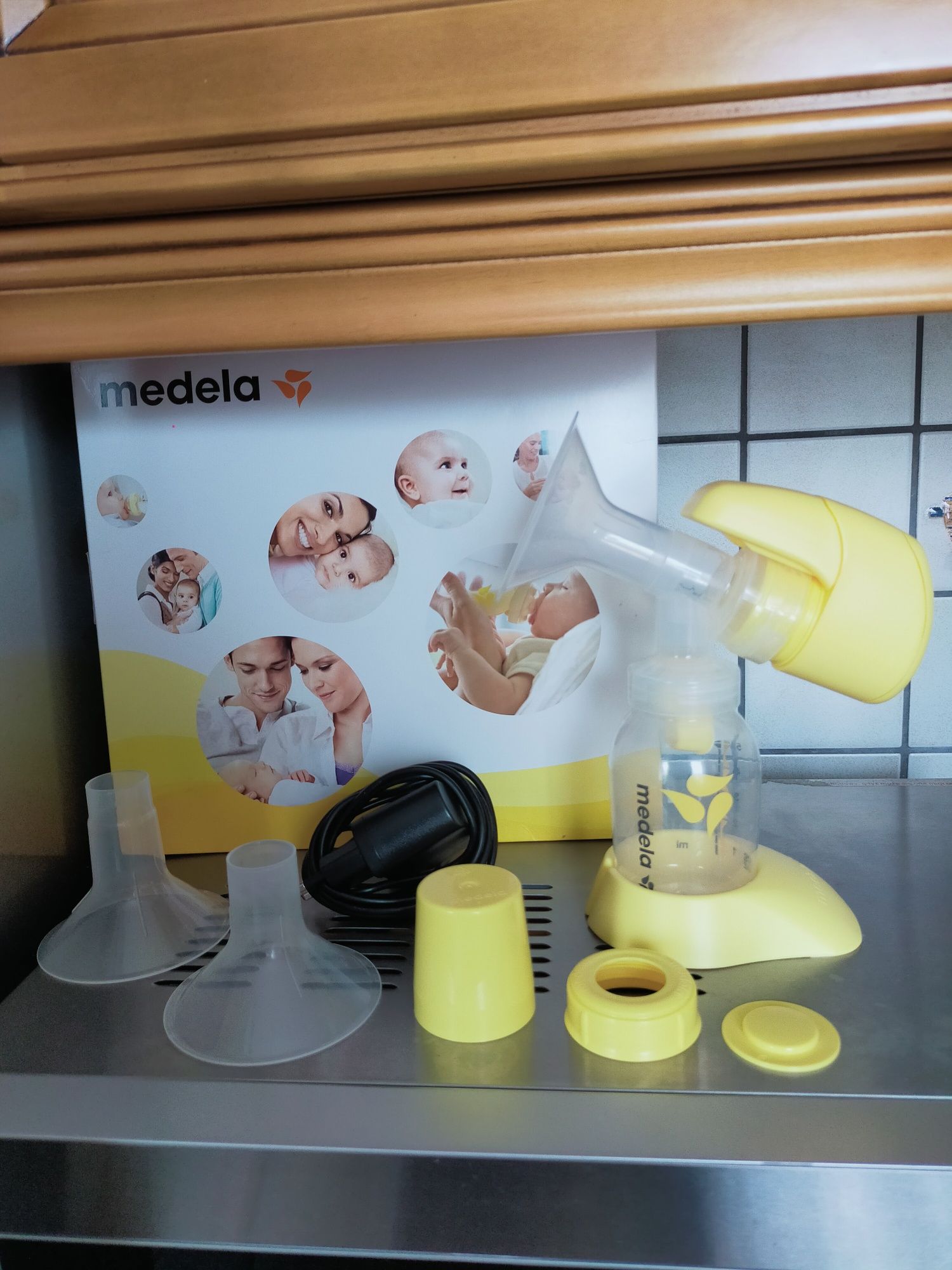 Laktator Medela Mini Electric + nowa butelka Medela Calmagratis