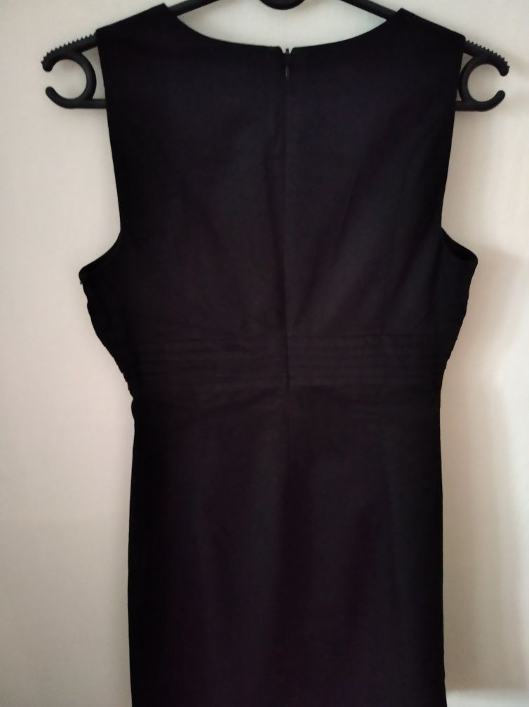 Czarna sukienka w rozmiarze S