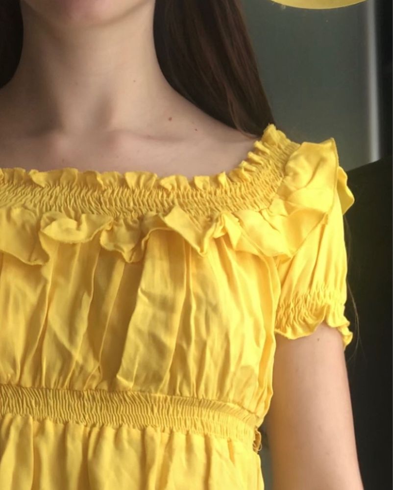 Плаття жовтого кольору