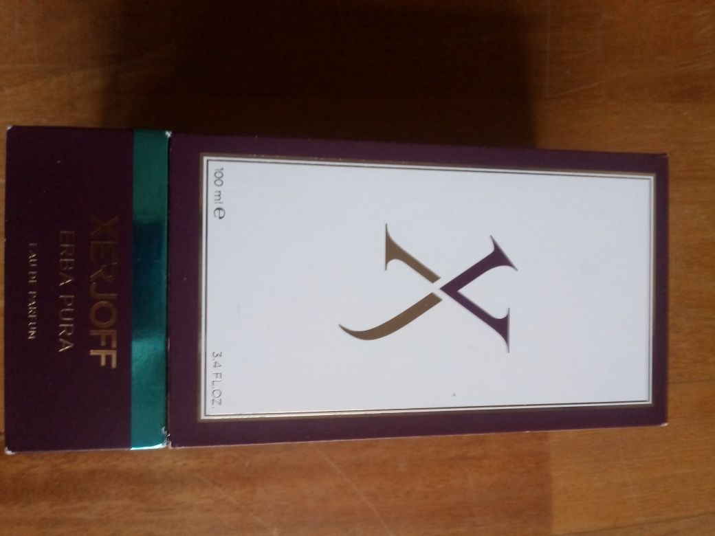 Perfumy puste pudełka po perfumach
