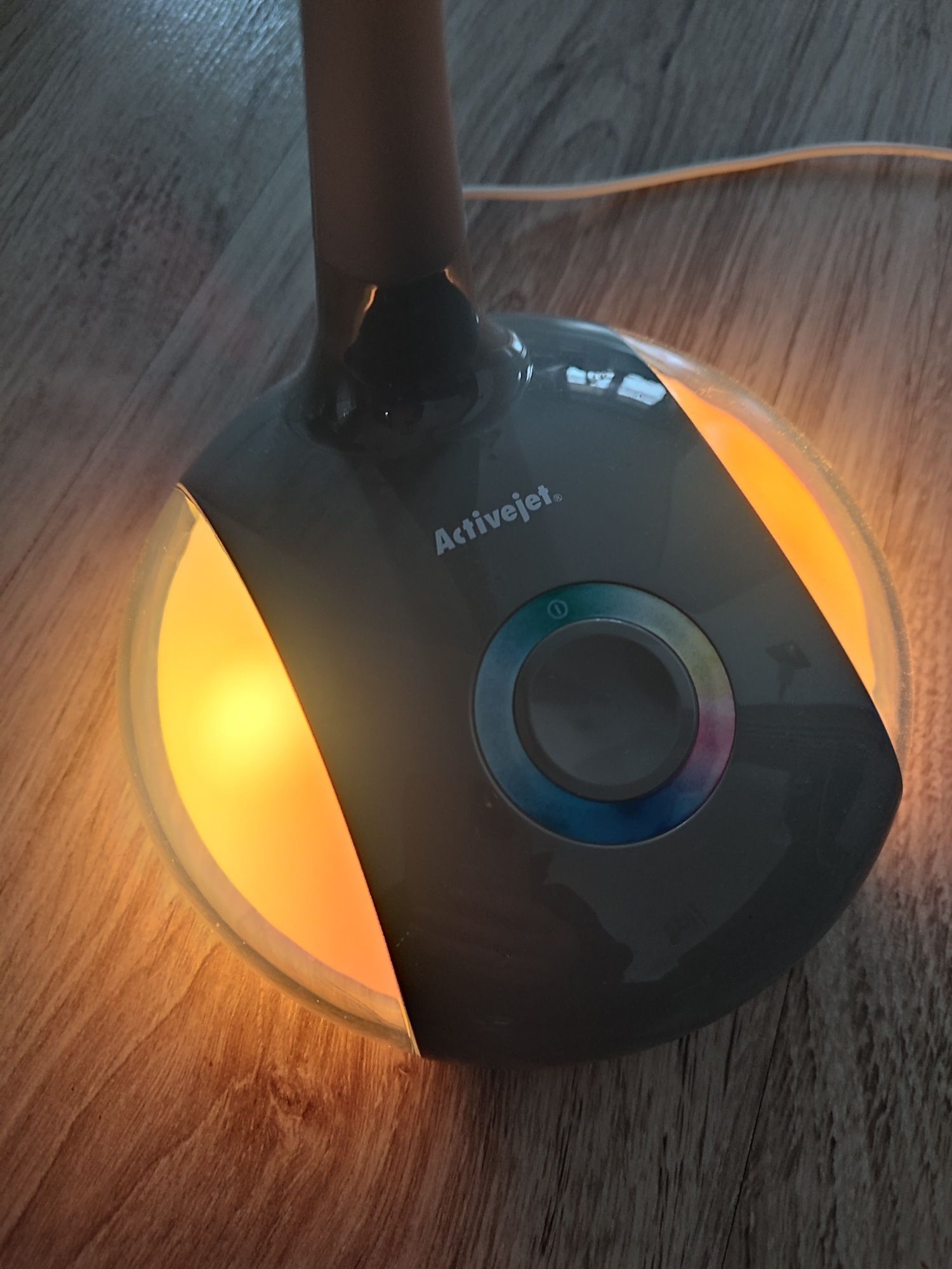 Lampka na biurko LED