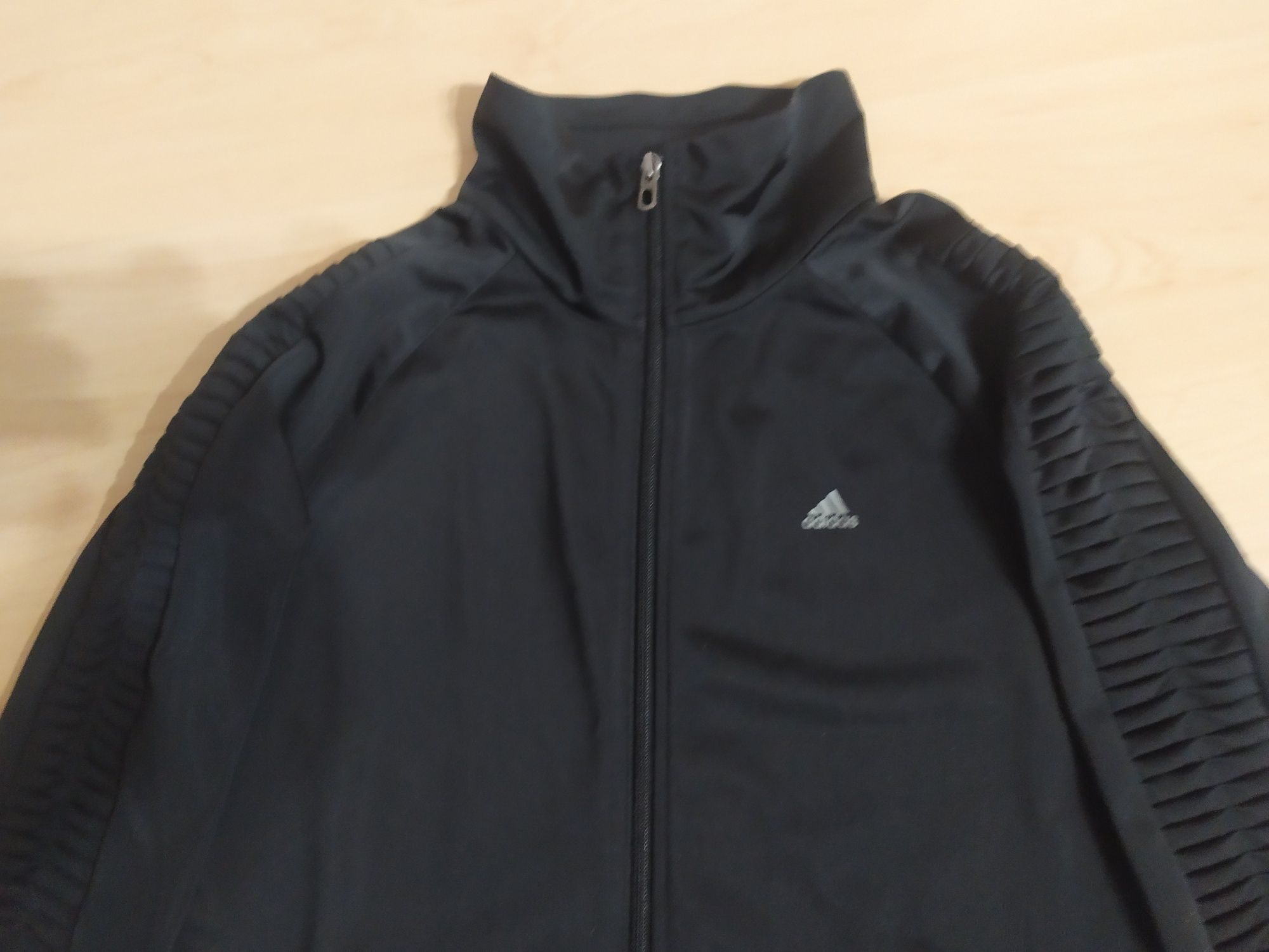 Женский спортивный костюм размер S,Adidas оригинал.