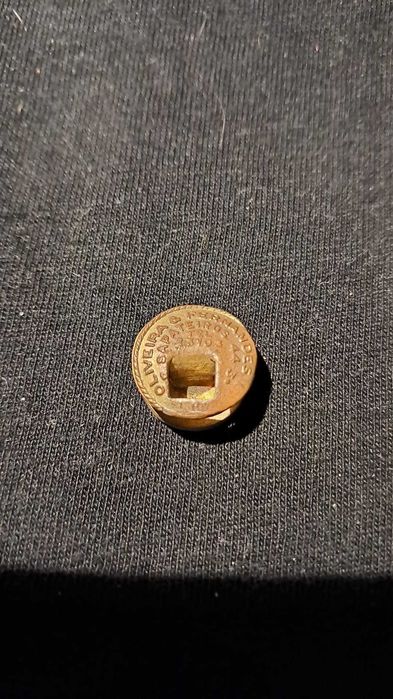 Distintivo antigo esmaltado G.C.P. – Ourivesaria Oliveira & Fernandes