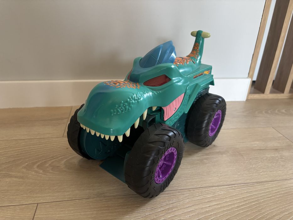 hot wheels monster truck pożeracz aut mega wrex