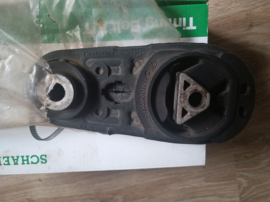 Опора( подушка) двигателя Рено 1.5 dci