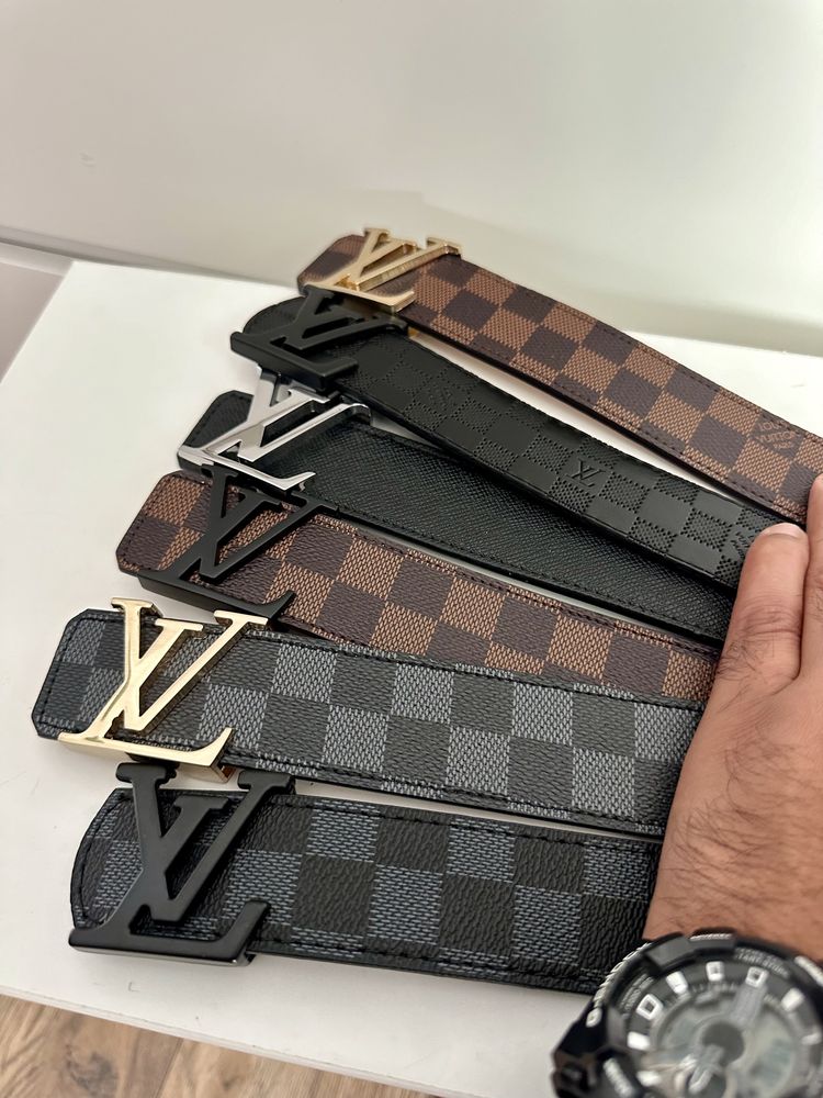 Pasek LV czarny z czarna klamra premium