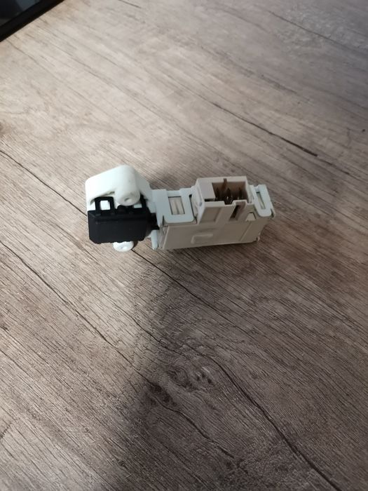 Замок люка двери стиралка Bosch