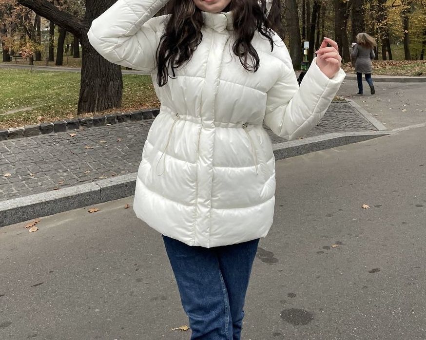 Зимній білий пуховик