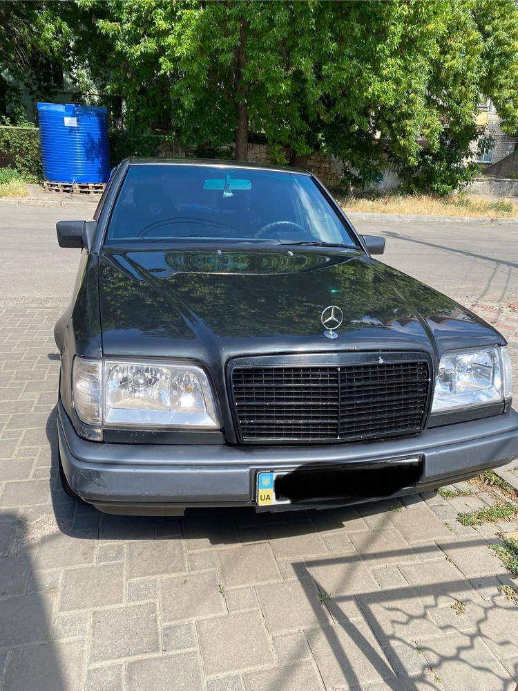Продам атомобіль Mercedes 124 e200