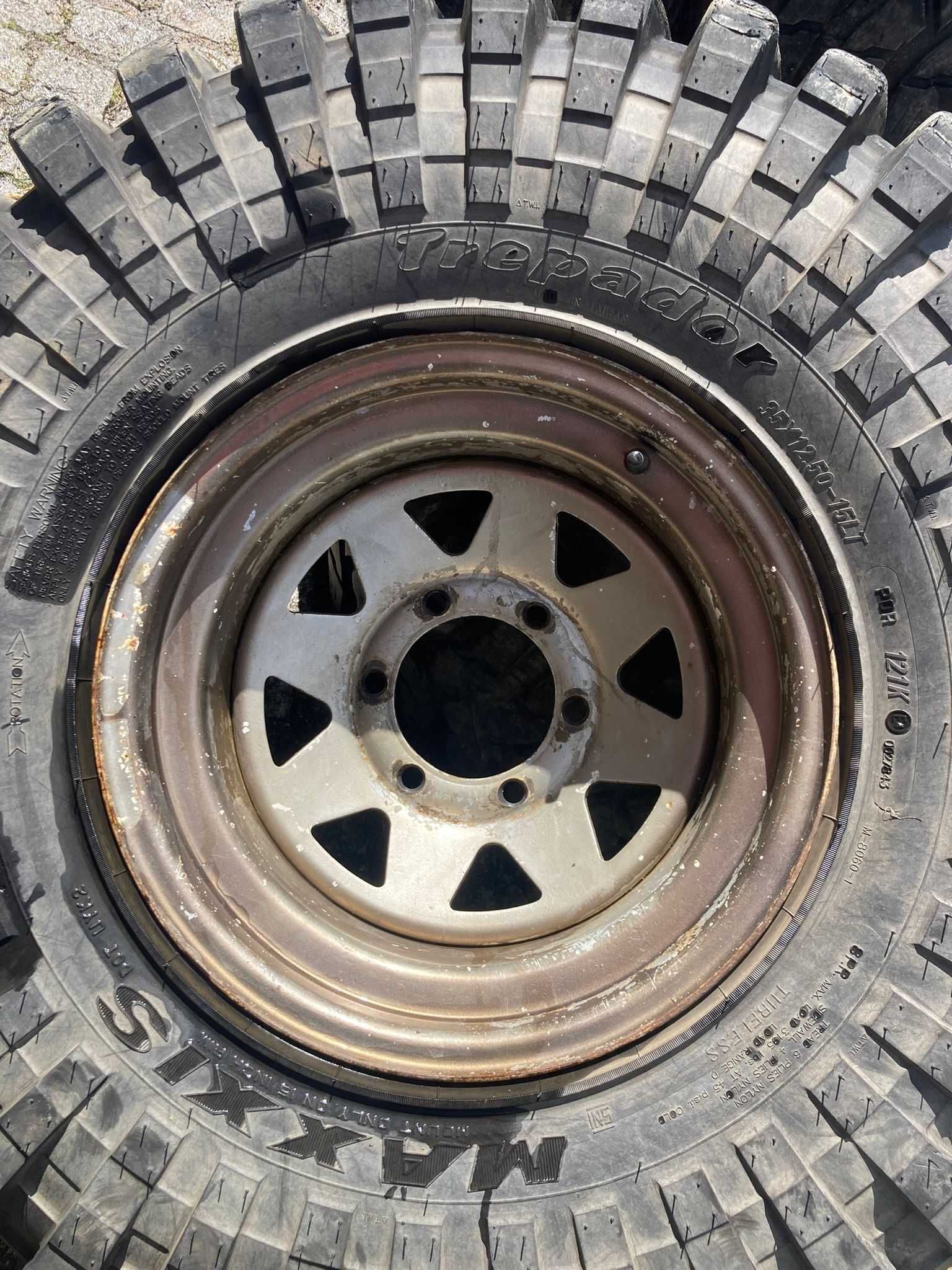 Maxxis 35 12.5 r15