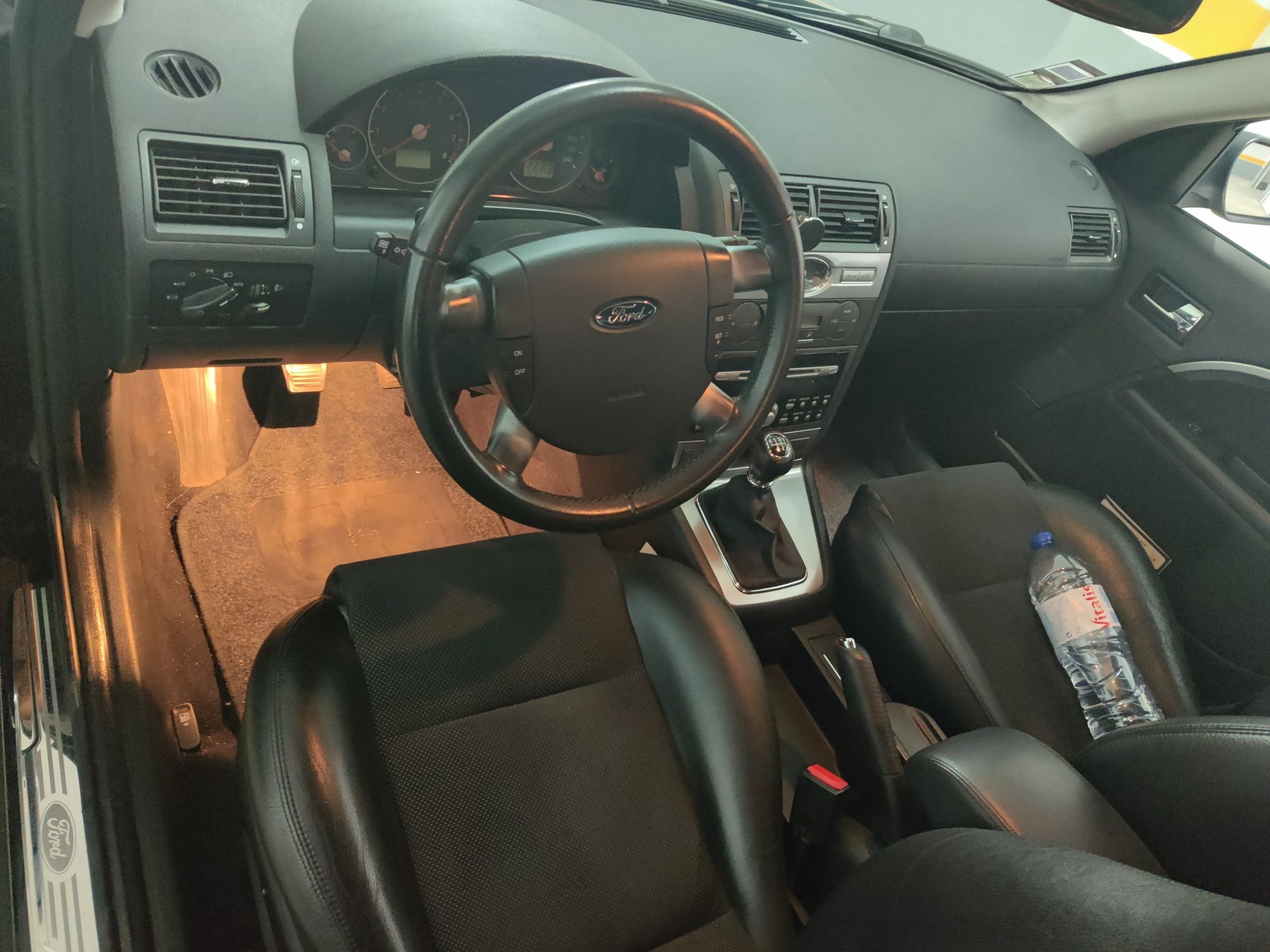 Ford Mondeo 1.8 SCI 130cv Titanium impecável