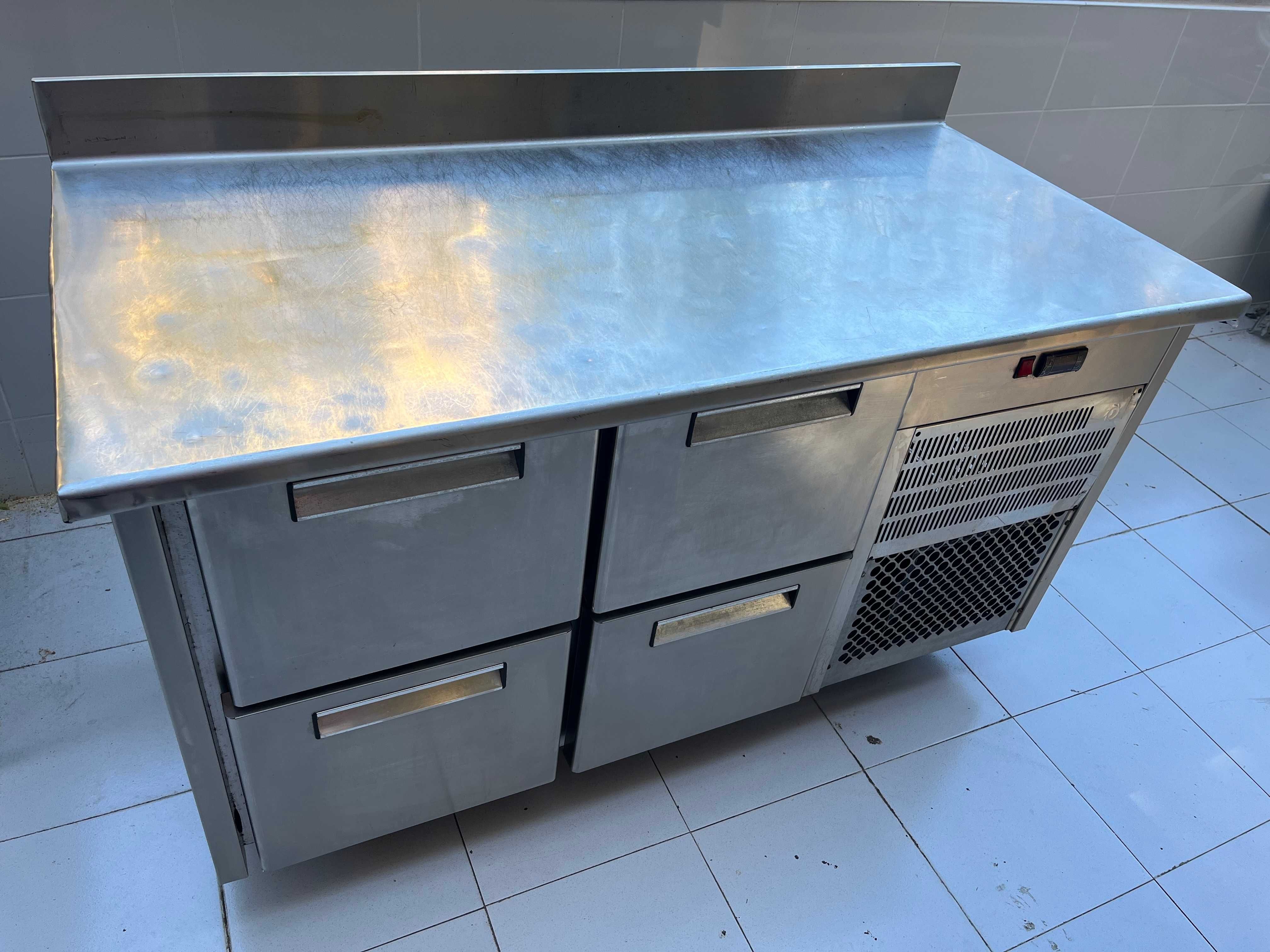 Frigorifico e bancada de refrigeração