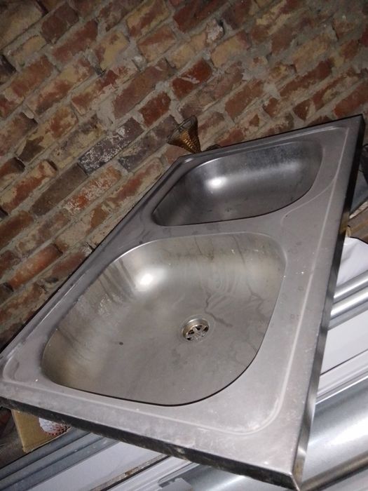 Sprzedam zlewy metalowe.