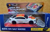 Model BMW M4 Motorsport - napędzany wodą z solą