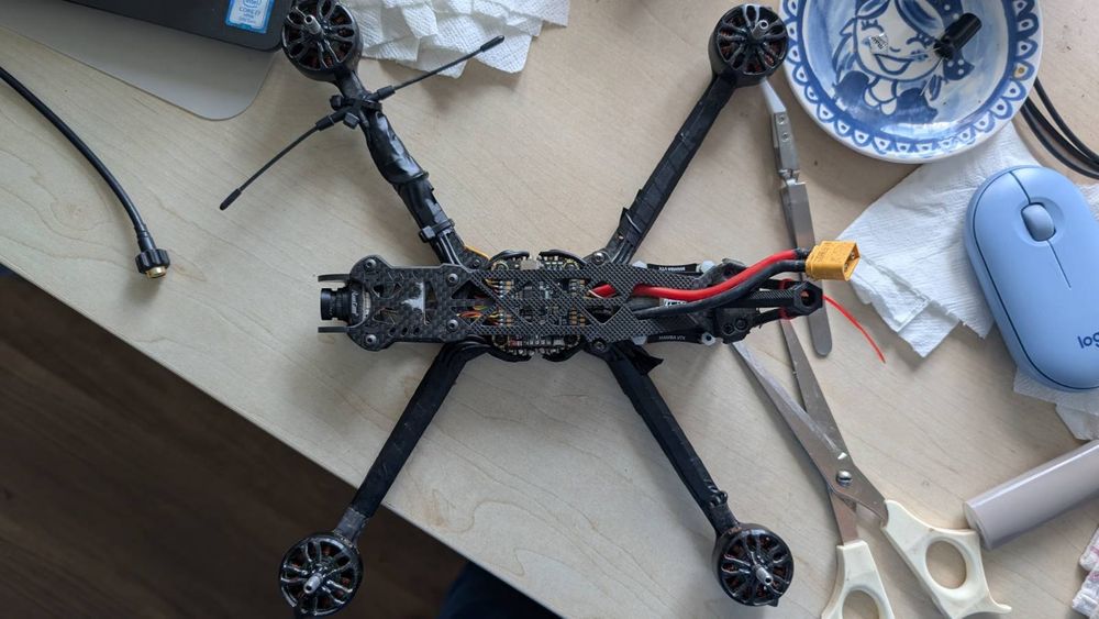 Продам два fpv дрони разом з батками