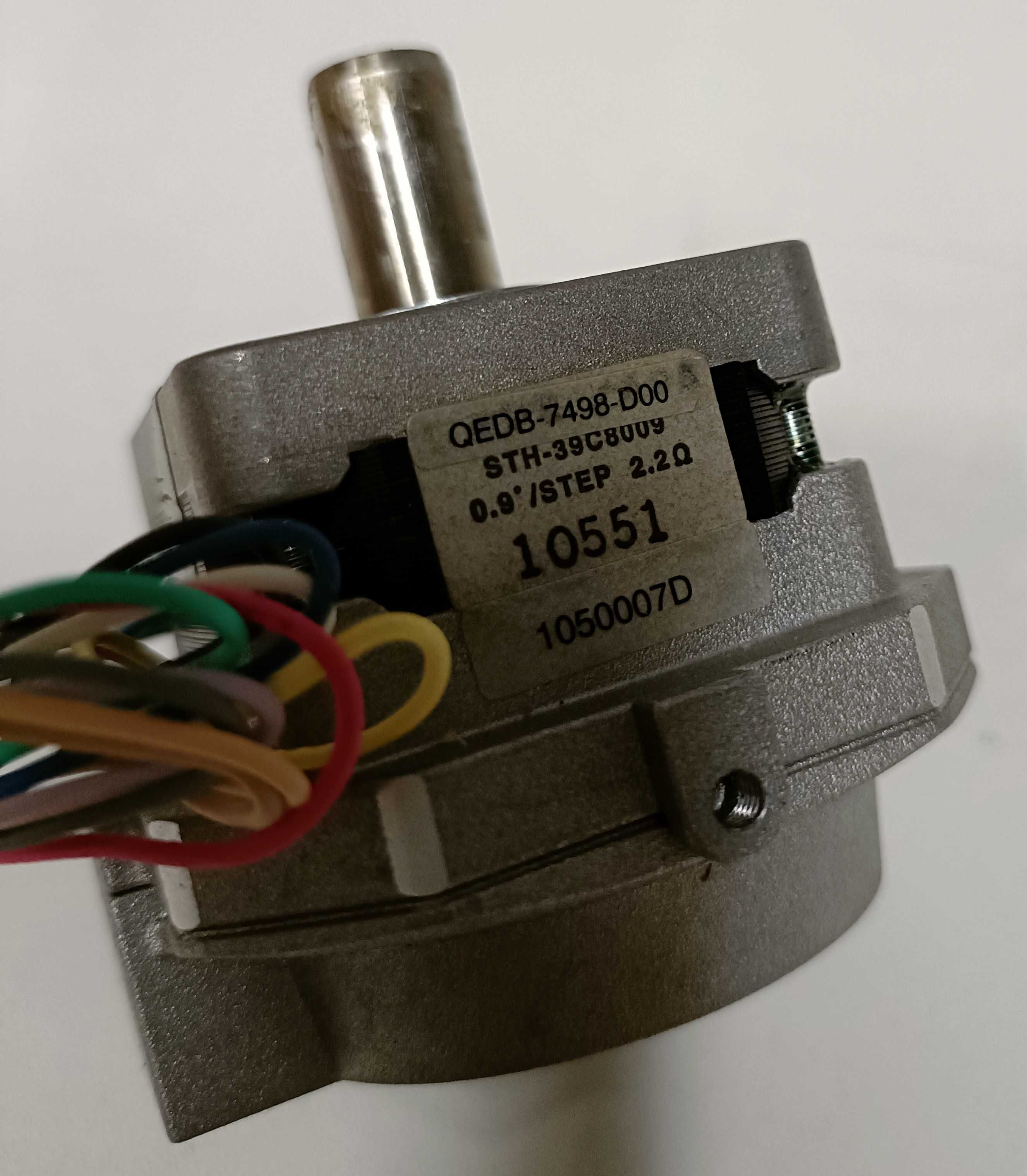 Silnik Krokowy STH-39C8009 24v 0,9° Kąt Kroku 2,2 Ω Ohm