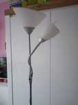 Lampa do salonu stojąca