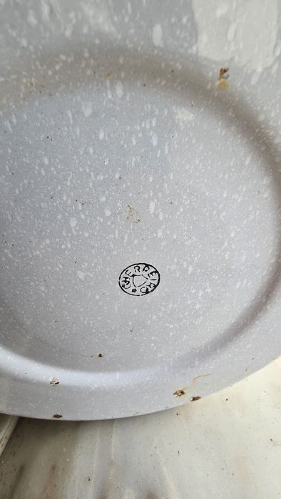 Penico alto antigo em esmalte