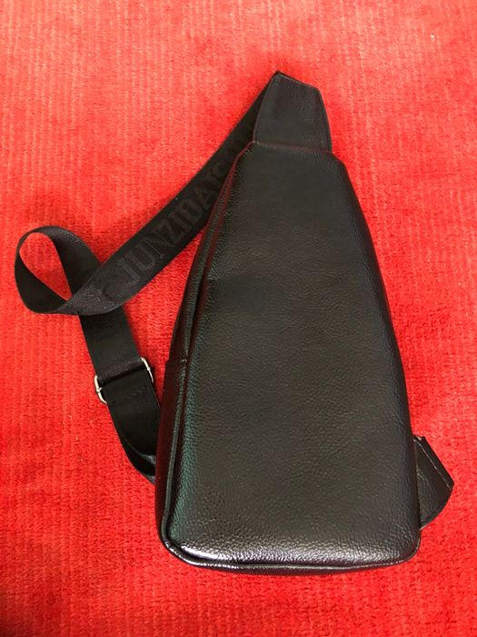 Чоловіча сумка бананка
