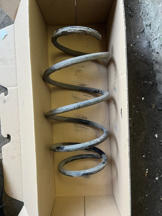 Передня пружина Тойота Камрі 40