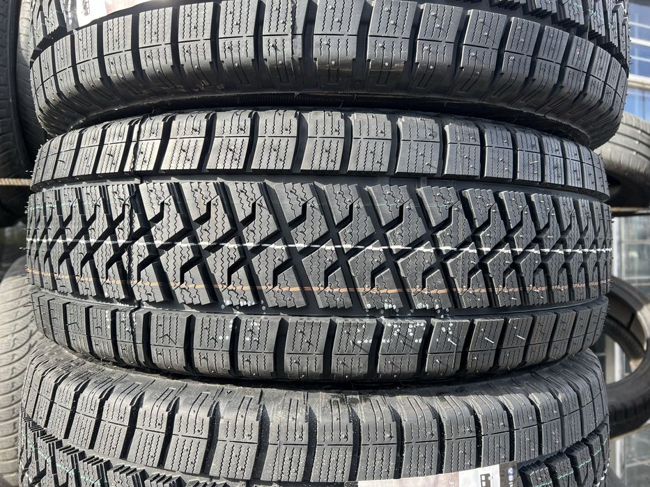Шини 235/65/16с нові‼️;121/119‼️;Lassa;25 рік; зимові