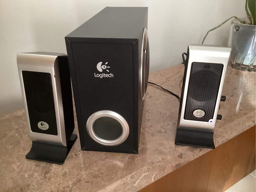 Par colunas amplificadas em optimo estado som excelente