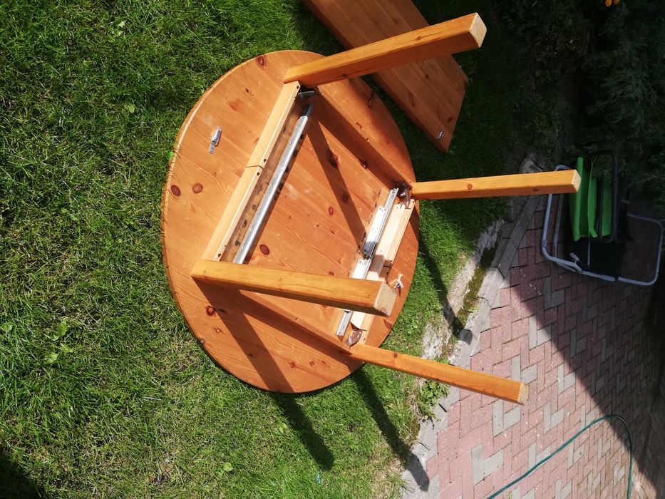 Duży okrągły stół drewniany rozkładany