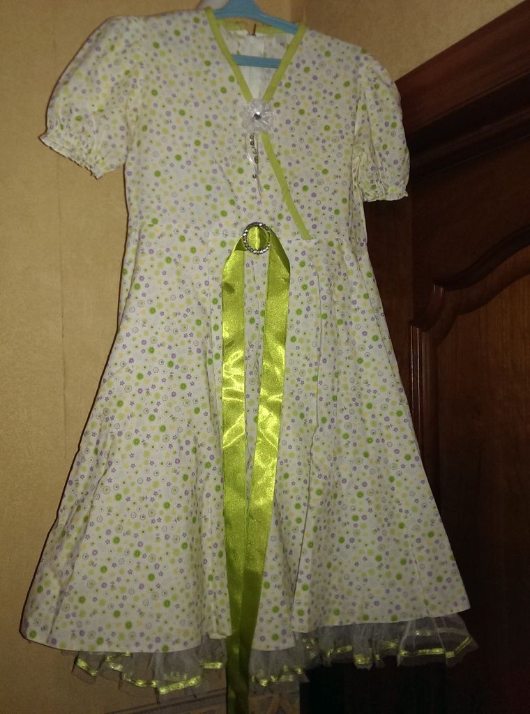 Платье нарядное с коротким рукавом для девочки