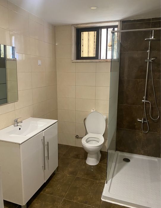 Alugo quarto numa moradia