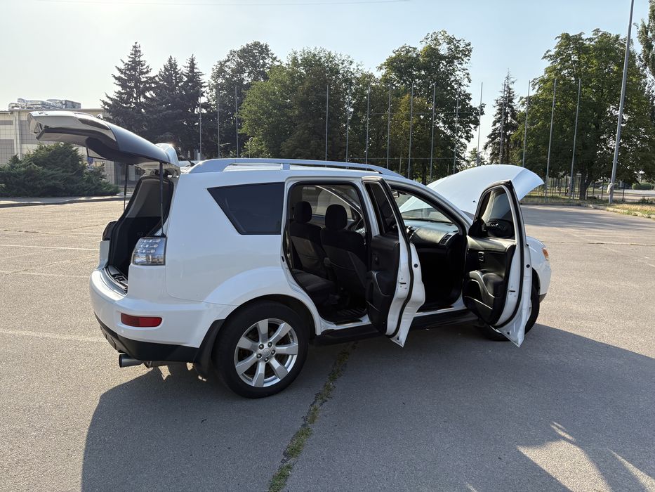 Mitsubishi Outlander XL  2,4 4WD 2010