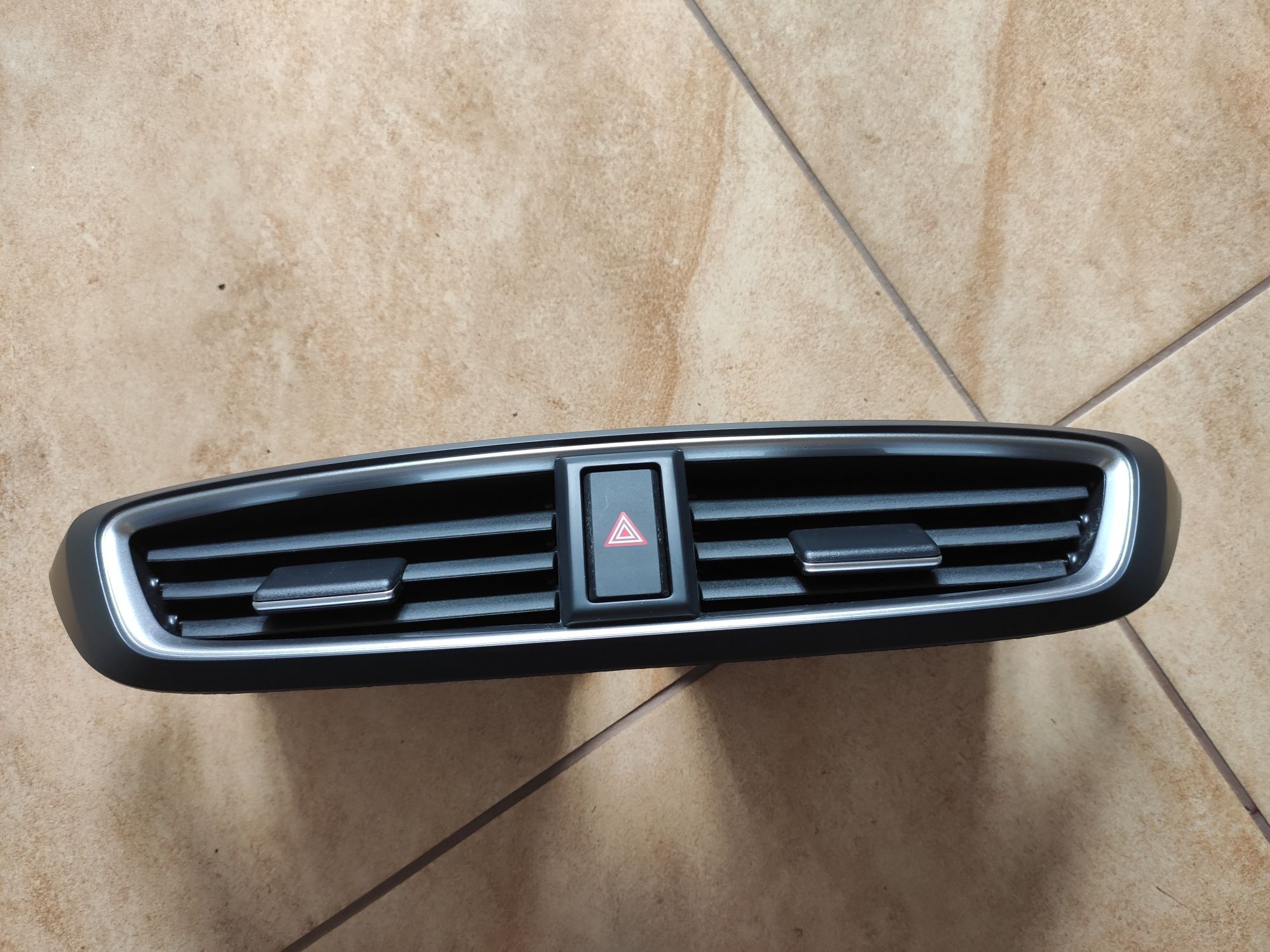 Honda CR-V 5 Kratka nawiewu środkowa