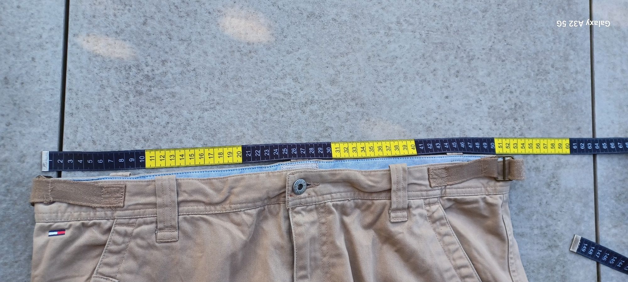 Spodnie Tommy Hilfiger.