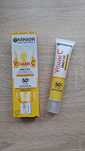 Garnier Vitamin C Fluid rozświetlający SPF50 Niewidoczny