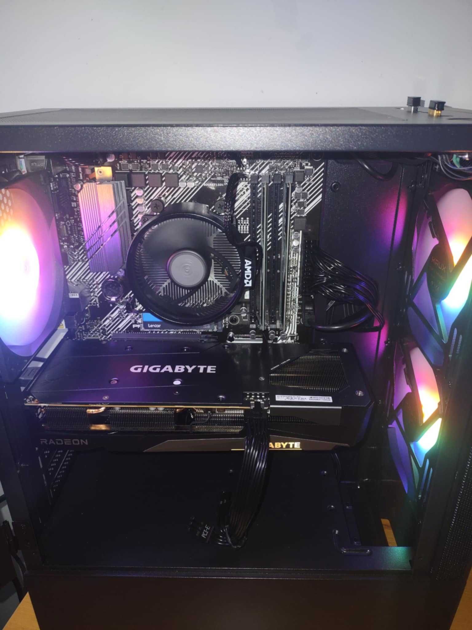 Komputer Gamingowy Ryzen 5 5600 + Radeon 7600 OC 8 gb