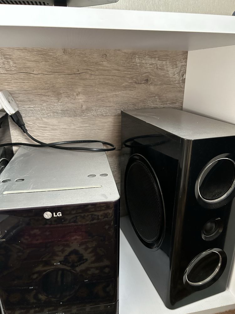 Музичний центр LG