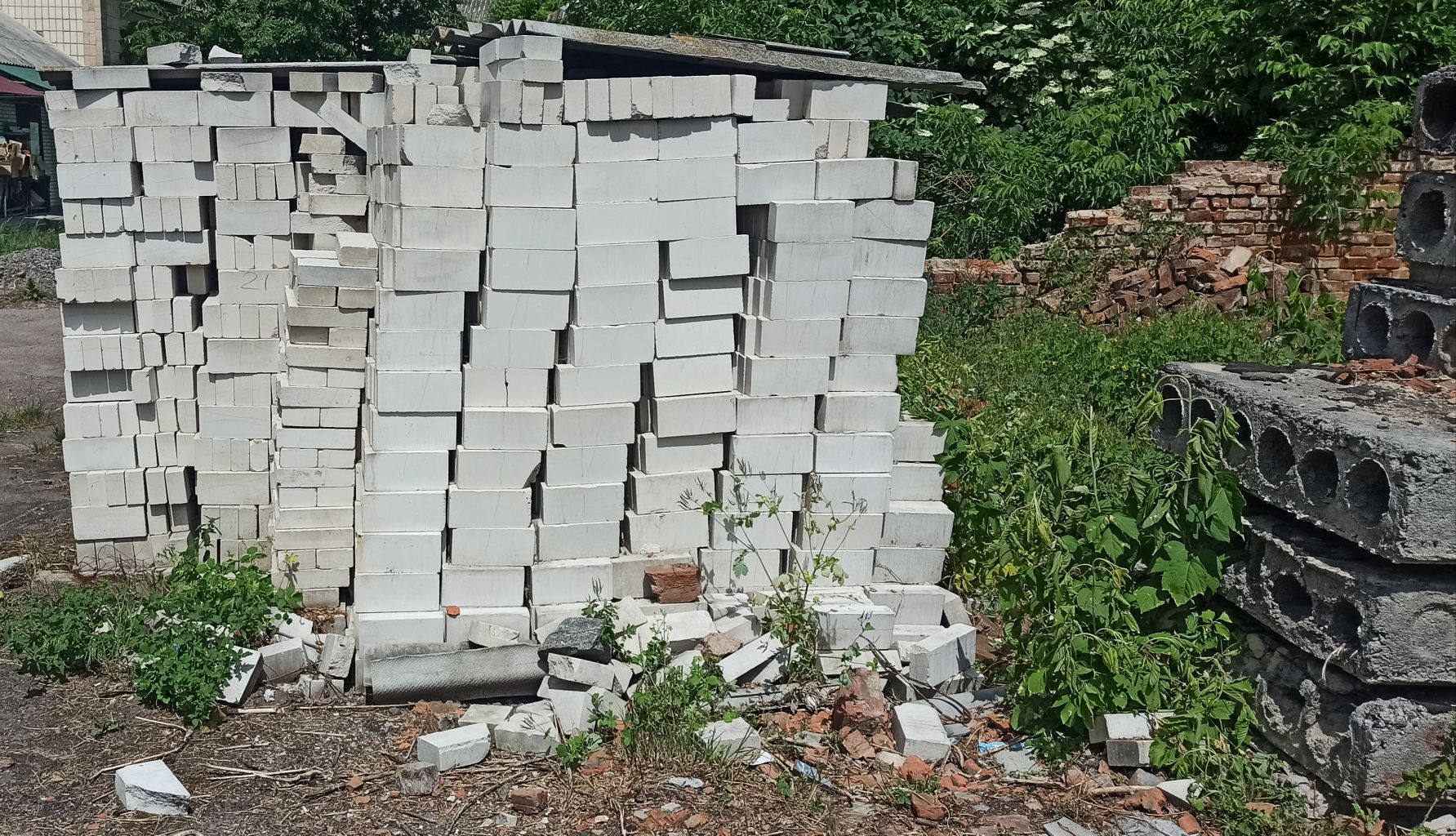 Цегла силікатна біла / червона