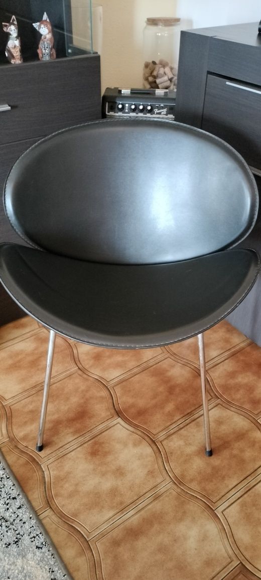 Cadeira em Napa preta