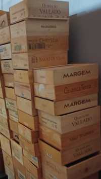 56 Caixas de Madeira