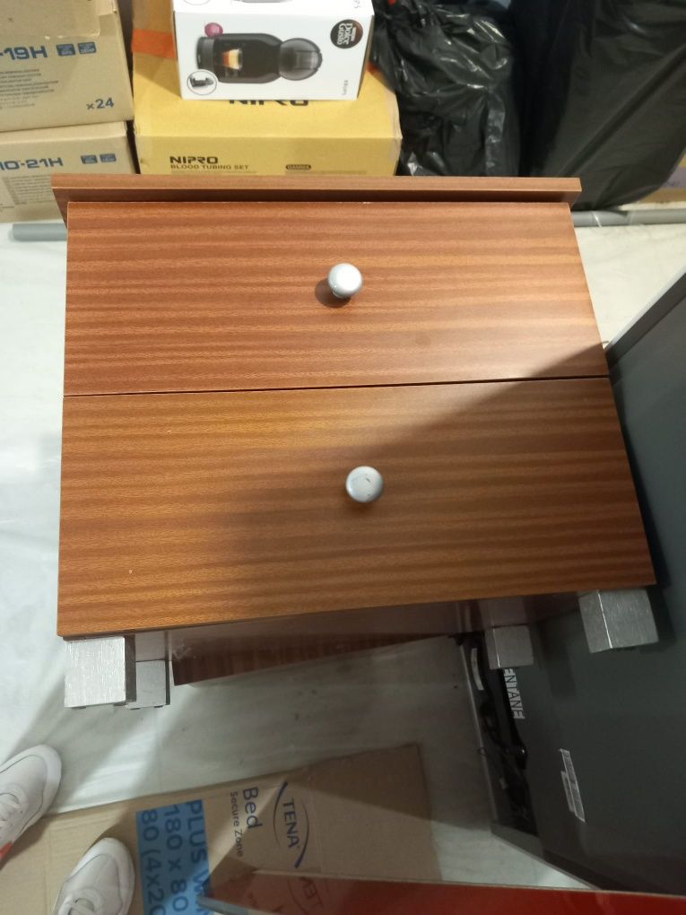 Cama de casal + mesas de cabeceira