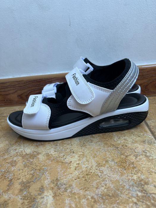 Сандалі. Босоніжки нові.