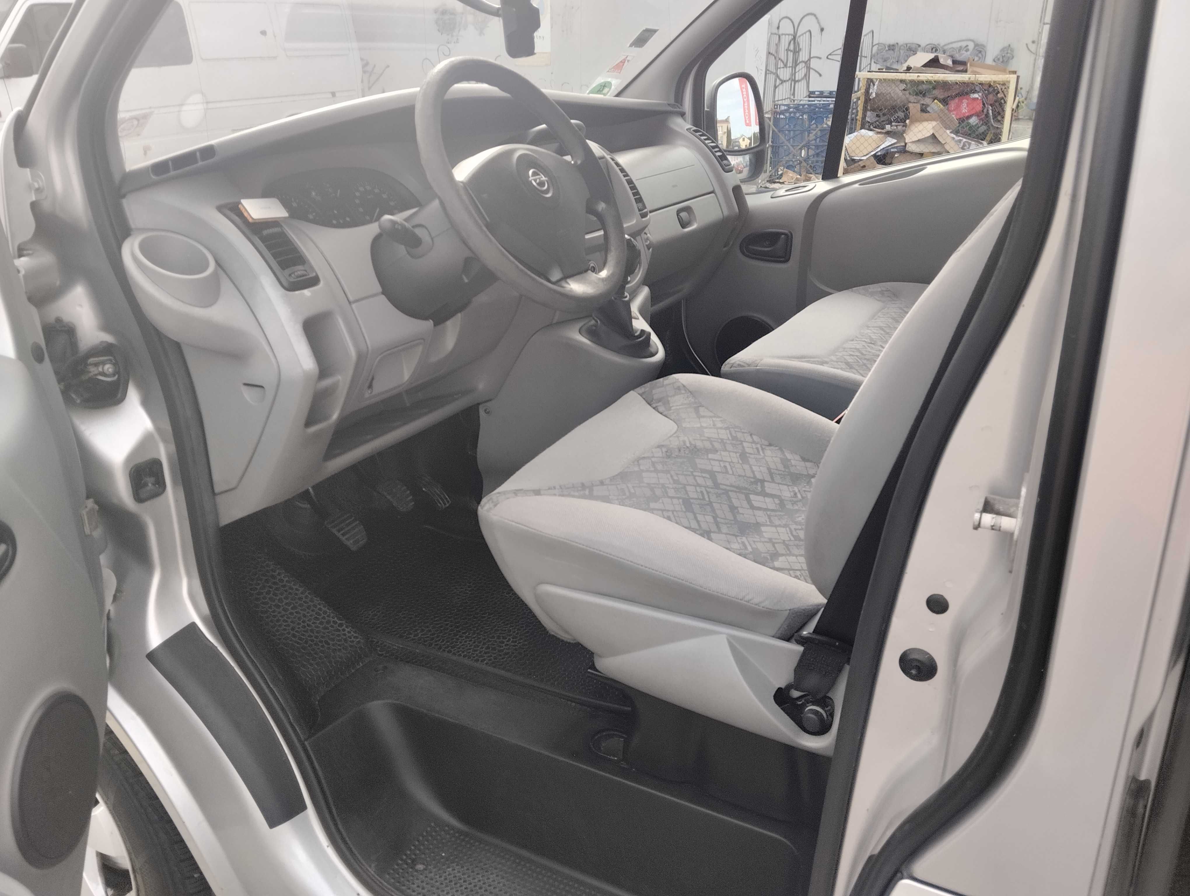 Opel Vivaro 1.9 CDTI 101 KM klimatyzacja brygadówka 7osobowy