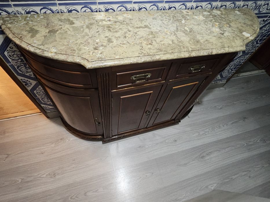 Móvel mogno com pedra mármore