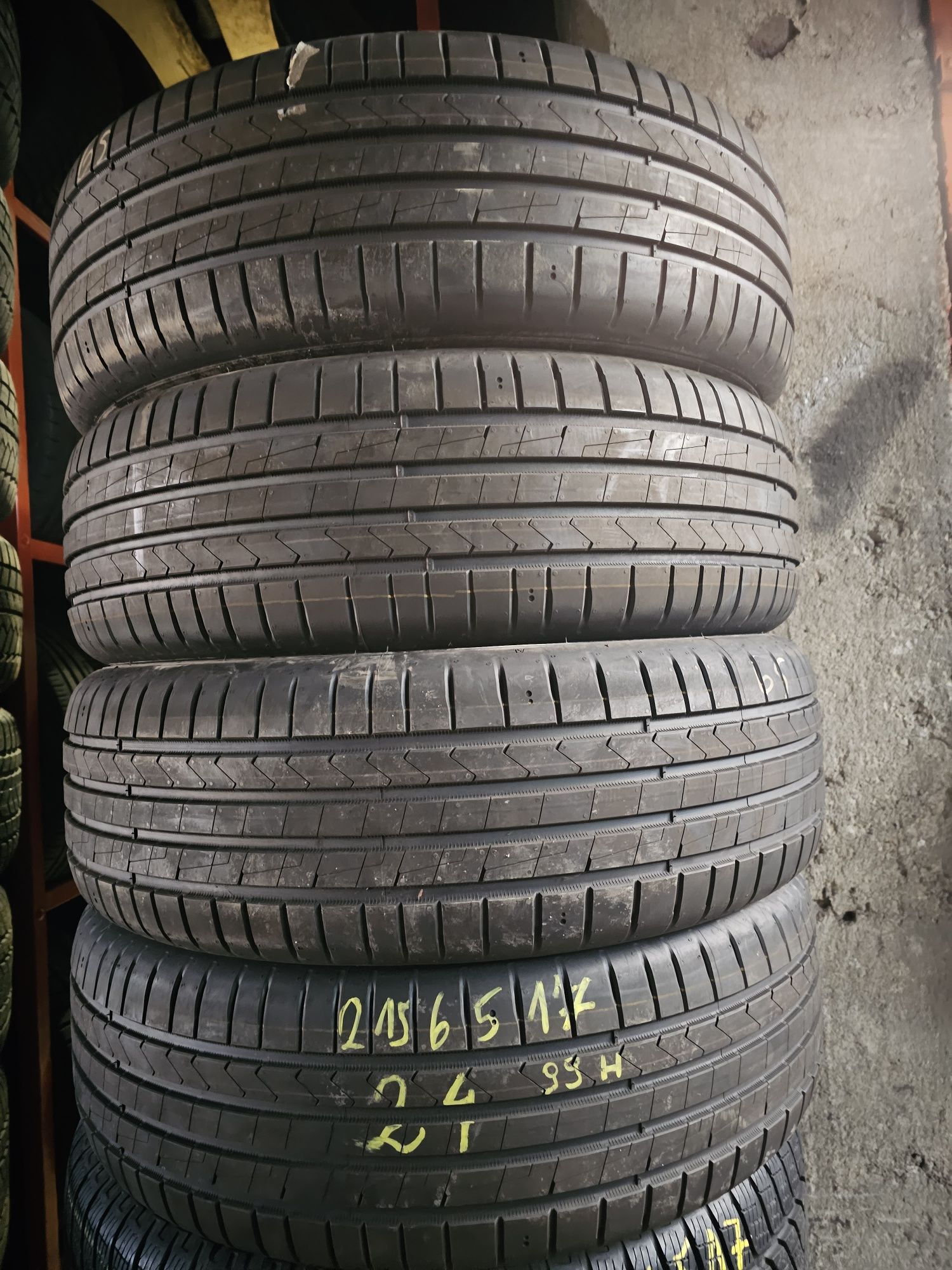 Opony Letnie Nowe Demo- R17 215/65-Hankook -montaż-24rok