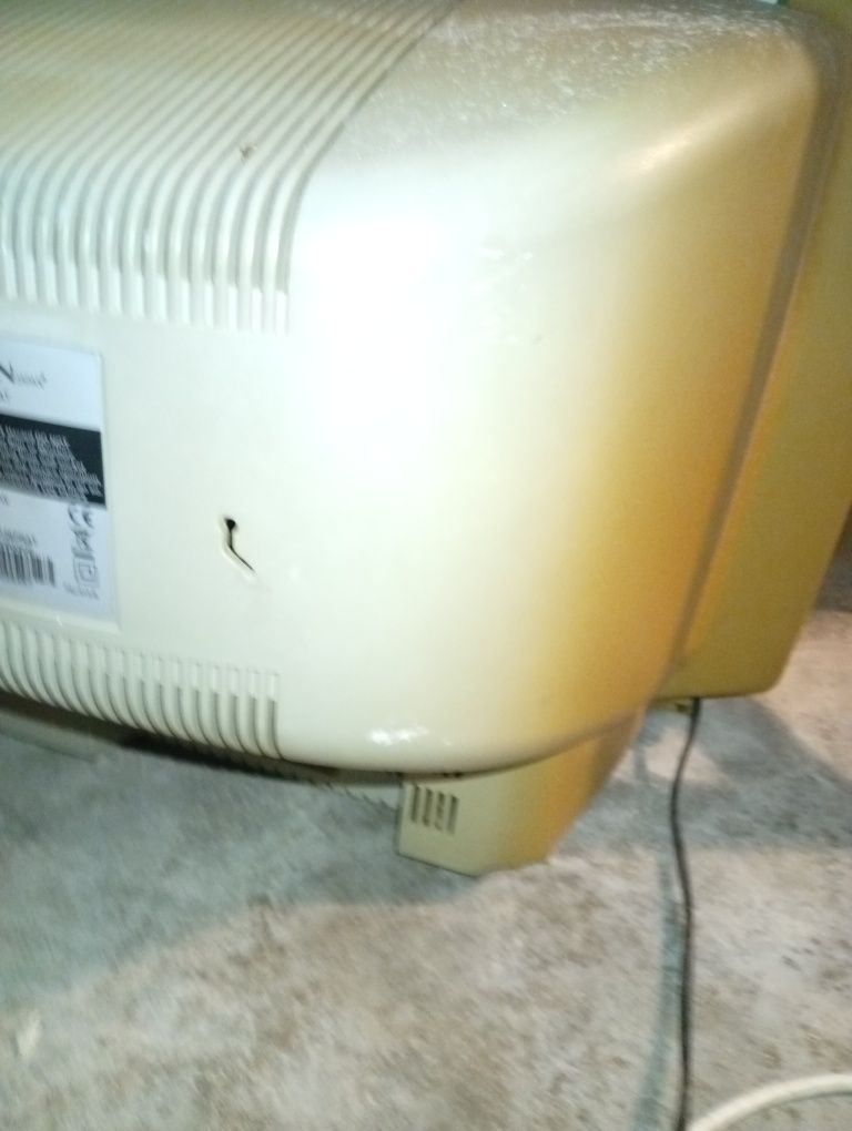 Vendo televisão Crown