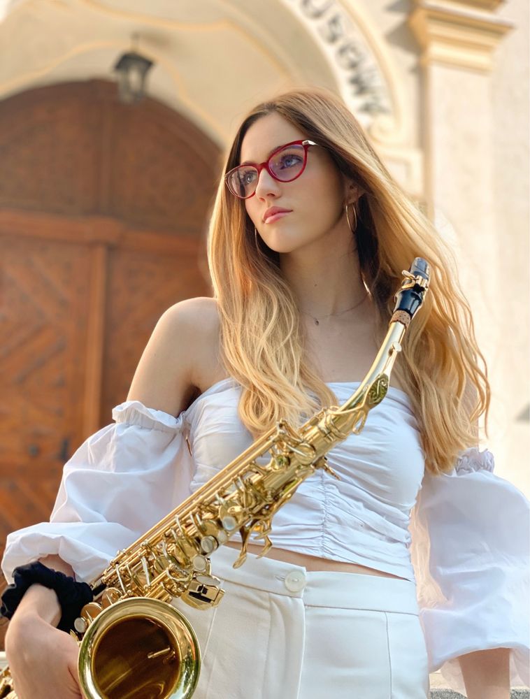 Oprawa muzyczna saksofon ślub urodziny śląsk muzyk saksofonistka nauka