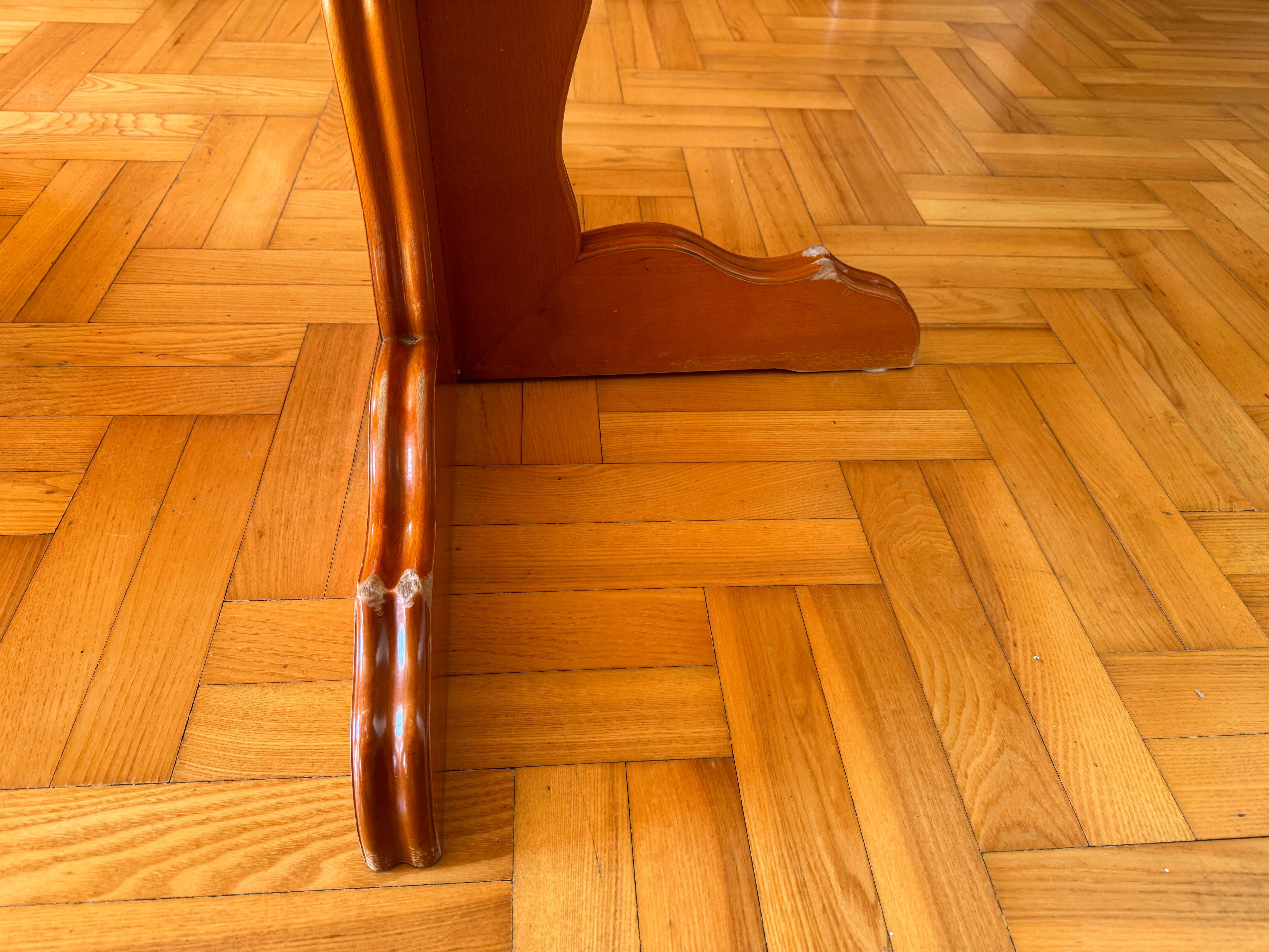 Duży, rozkładany stół z litego drewna do jadalni lub salonu