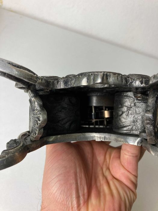 Relógio em estanho de corda manual antigo Alemão - necessita restauro