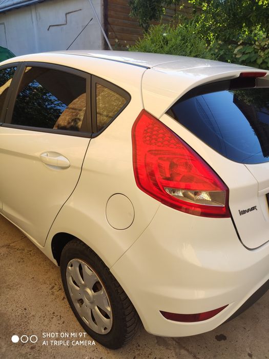 Продам автомобіль Ford fiesta 2010