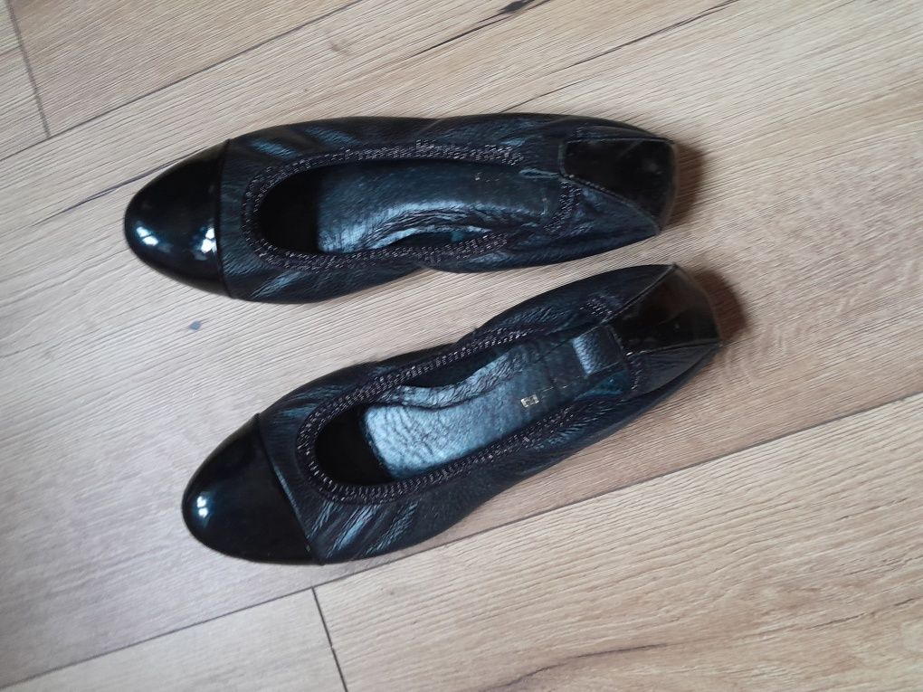 Buty rozmiarze 40 kolorze czarnym stan dobry